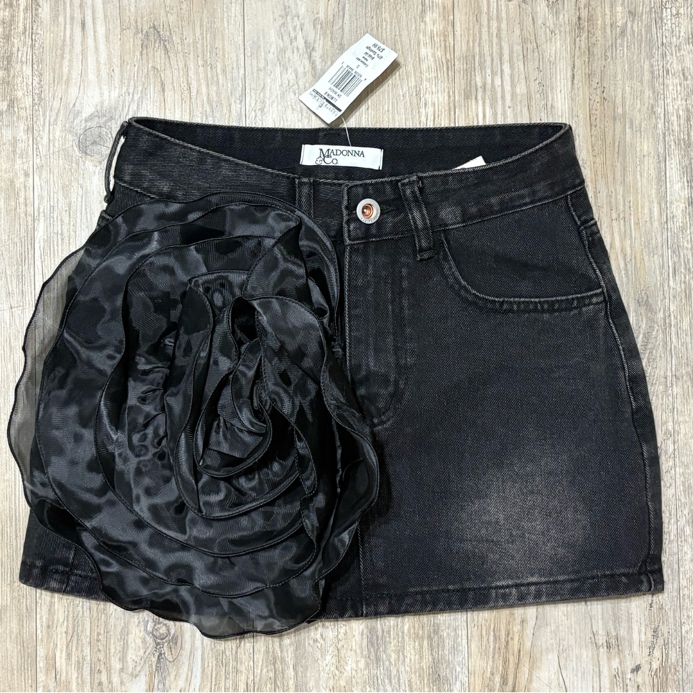 Madonna & Co. Women's Black Denim Floral Mini Skirt, Size Small